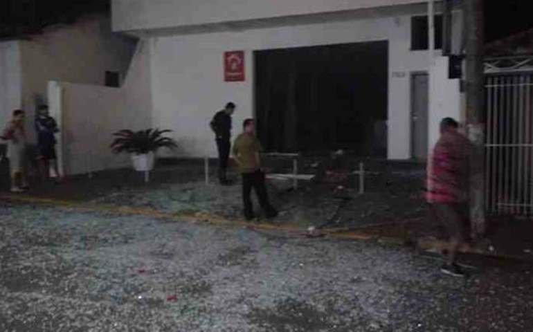Bando explode caixas automáticos em bancos de Cesário Lange