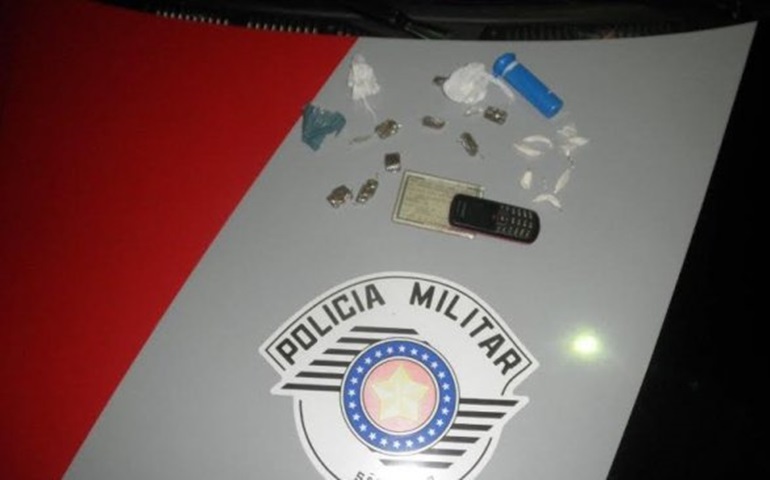 POLÍCIA MILITAR PRENDE RAPAZ PELO CRIME DE TRÁFICO DE DROGAS