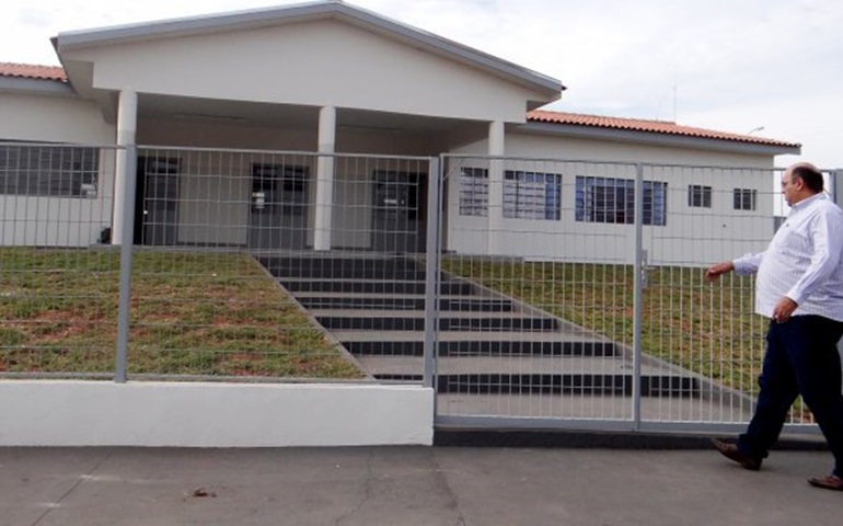 Poio confere as instalações de novo posto de saúde no Vera Cruz 