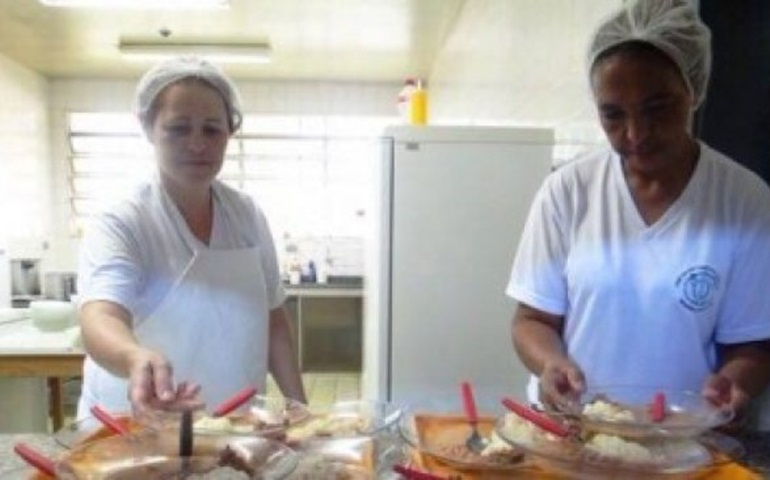  Prefeitura reformulou a produção dos alimentos servidos nas escolas da rede municipal