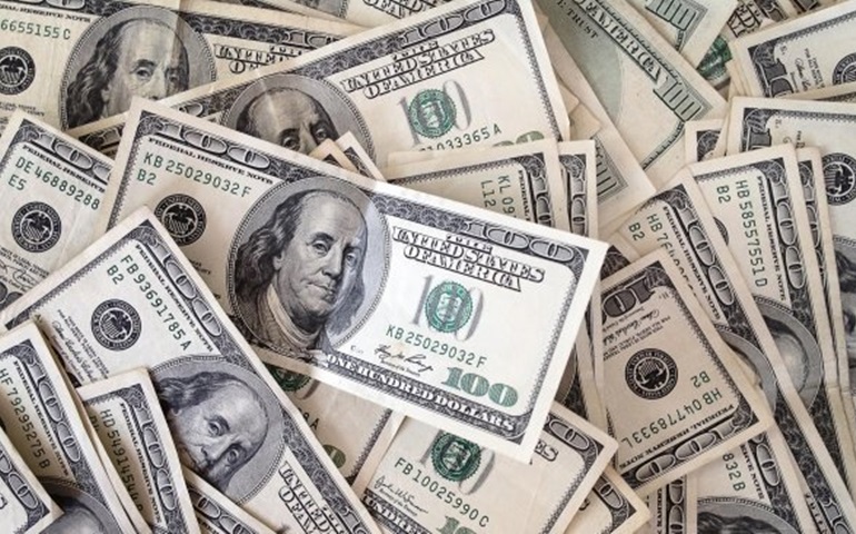 Dólar atinge R$ 3,92 diante de preocupações com economia brasileira