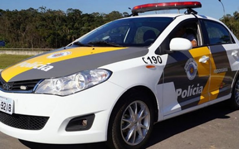 Policial Rodoviário fica ferido após choque com trator