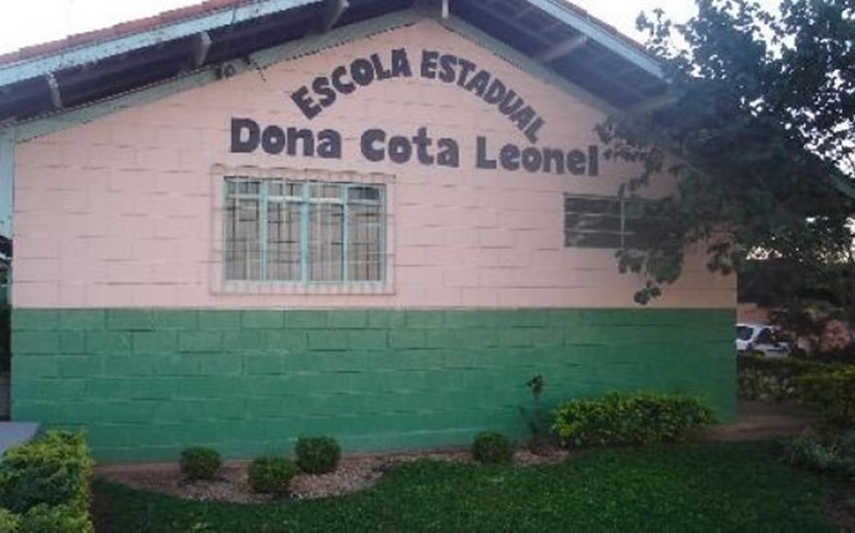 Reeducandos pintam escolas estaduais em Avaré e região.
