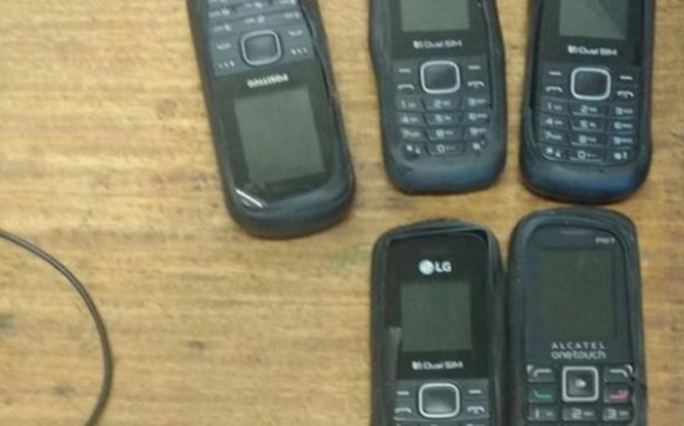 Grupo é preso suspeito de jogar celulares em penitenciária de Avaré