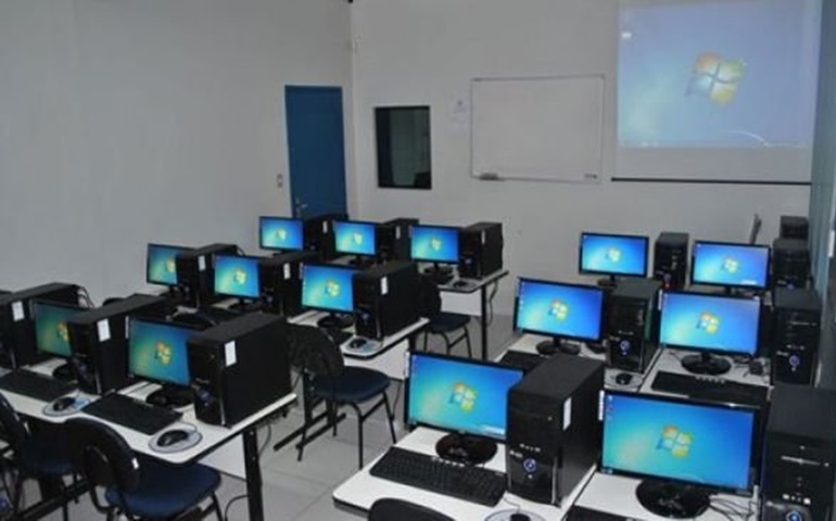 Prefeitura suspende aulas de informática no ensino municipal