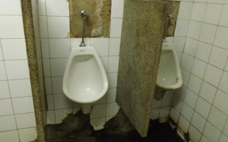 Banheiros públicos continuam sendo problema