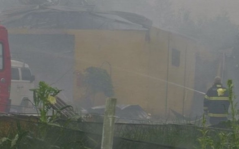 Explosão em barracão com mais de 150 quilos de fogos de artifício assusta moradores em Avaré