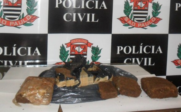 Polícia acha 2,6 quilos de maconha perto de creche em Cerqueira César