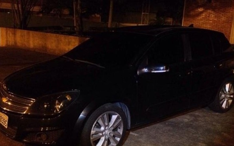 Dupla é presa com carro furtado após perseguição em rodovia em Avaré