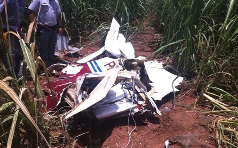 Caiu um avião experimental em um canavial na região de Pratania