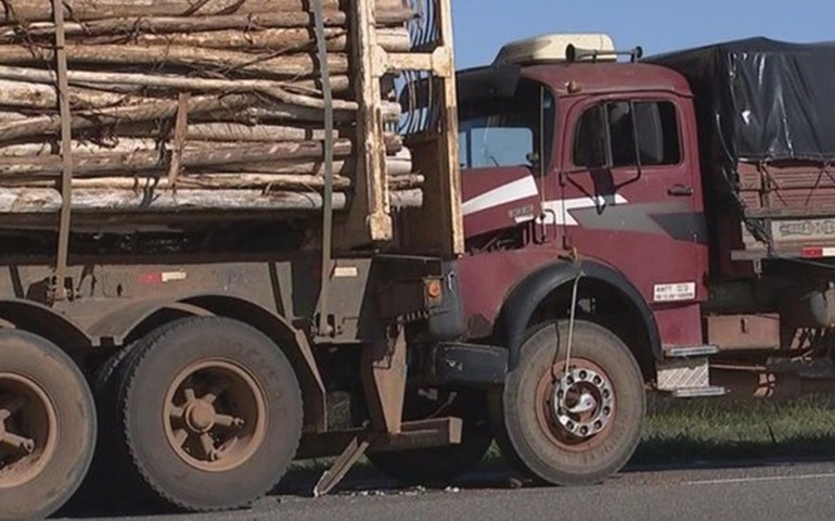 Queimada provoca acidente com três caminhões em rodovia, diz polícia
