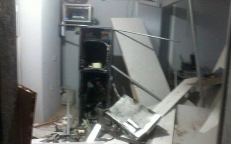 Ladrões explodem caixas de bancos em Anhembi