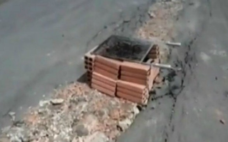 Paranapanema: Em protesto, moradores constróem churrasqueira em buraco de rua
