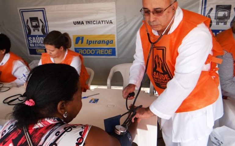Saúde de Avaré leva vacinas e exames para motoristas da Castelo Branco