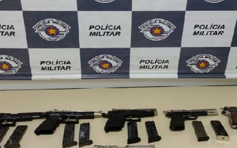 Dupla presa com armas na Castello Branco entregaria 'carga' no RJ