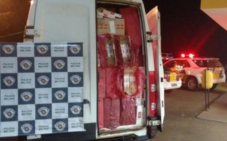 Homens são presos com carga de cigarros contrabandeados