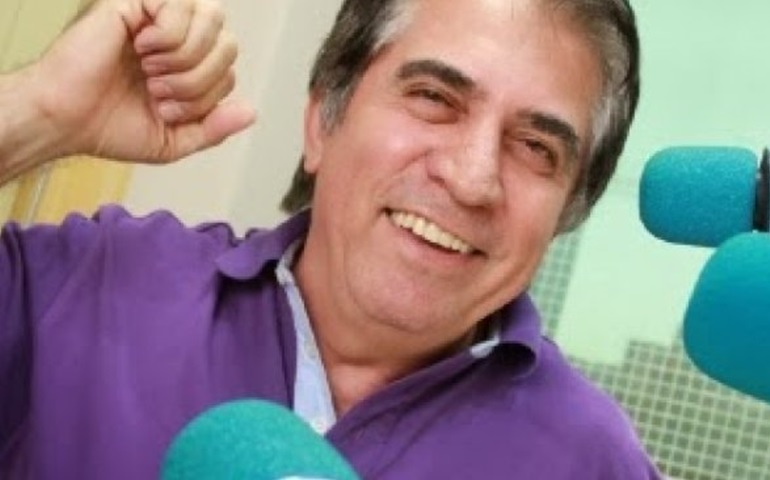  Eli Corrêa renova contrato com a Rádio Capital