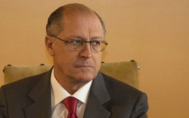 Alckmin impõe teto de repasse para universidades estaduais de SPGoverno propôs expressão 'no máximo'