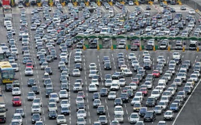 Balanço parcial soma tráfego de 427 mil veículos no Ano Novo, na região