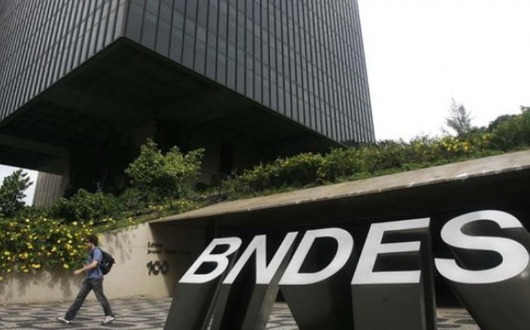 Desembolsos do BNDES caem 46% no 1º tri, a R$18 bi